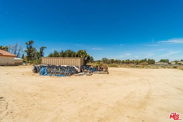 9999 Del Sol Avenue, Phelan CA: https://media.crmls.org/mediaz/b8d52f6b-9b51-41fe-af02-69a29324ccd3.jpg