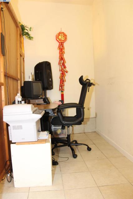 5020 Mission Street, San Francisco CA: https://media.crmls.org/mediaz/b8d5bc74-1eba-4614-aa40-1aa4a0fbfa87.jpg