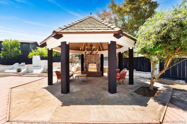 13953 Sagewood Dr, Poway CA: https://media.crmls.org/mediaz/b8d5ca5d-9191-4517-bb7c-92383a7fab14.jpg