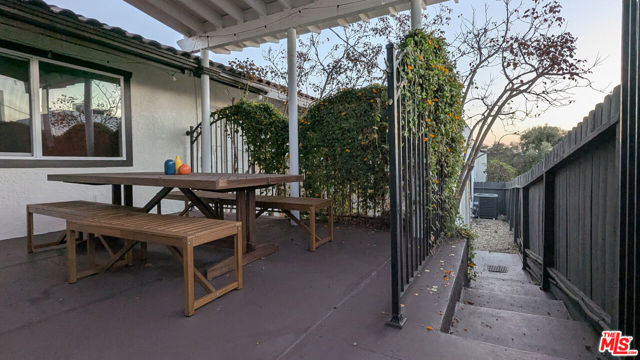 4925 W 20th Street, Los Angeles CA: https://media.crmls.org/mediaz/b8d60bec-b508-4fb4-8730-91c67fce8a4a.jpg