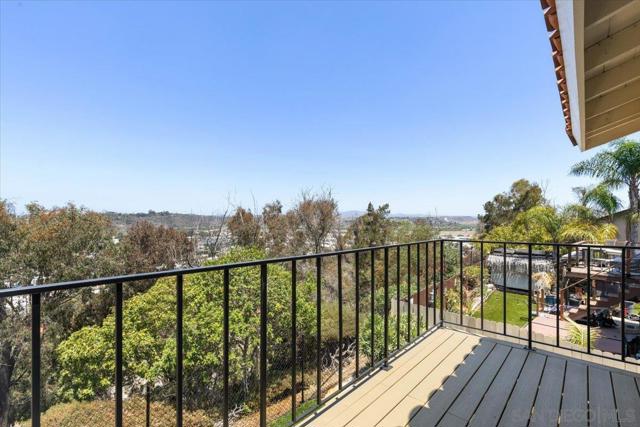 2845 Cottingham St, Oceanside CA: https://media.crmls.org/mediaz/b8d642e0-7026-4ef5-8d19-1ae622f588f5.jpg