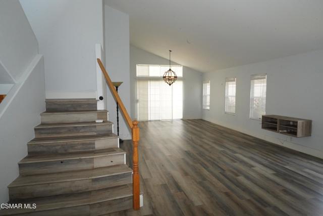 438 Talbert Avenue, Simi Valley CA: https://media.crmls.org/mediaz/b8d65ee2-077b-4f12-9daa-ad0d88aee54e.jpg