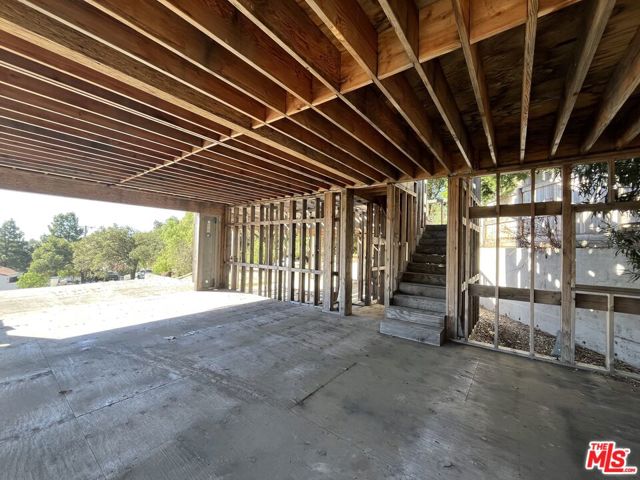 26565 Ocean View Drive, Malibu CA: https://media.crmls.org/mediaz/b8d68fd3-770f-428f-9ae8-b297d1d46d81.jpg