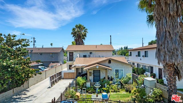 11320 Emelita Street photo 5