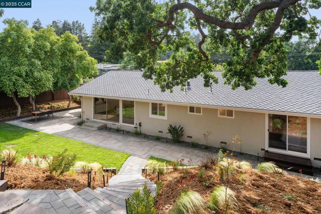 3739 Northridge Dr, Concord CA: https://media.crmls.org/mediaz/b8d7ee5d-6ca0-4ef8-b273-ee356bbeacf0.jpg