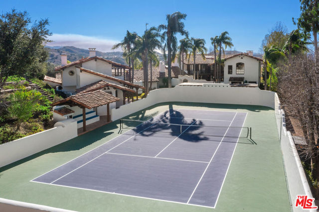 25127 Jim Bridger Road, Hidden Hills CA: https://media.crmls.org/mediaz/b8d858e5-9ca8-4309-9013-af7404182f96.jpg