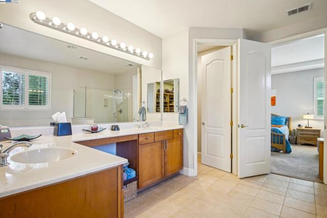 320 Oaks Bridge Pl, Pleasanton CA: https://media.crmls.org/mediaz/b8d8701d-af10-4aa0-87b1-58cff49ac90c.jpg