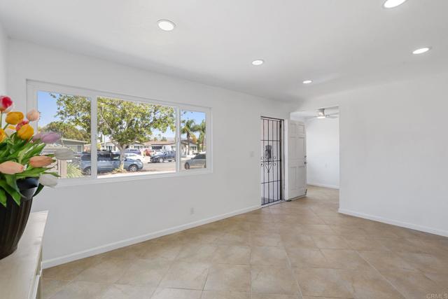 1745 Acorn St, Escondido CA: https://media.crmls.org/mediaz/b8d88f42-5962-47bd-8c81-1b50d022f574.jpg