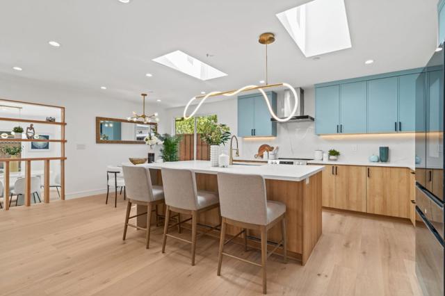 2049 Santa Cruz Avenue, Menlo Park CA: https://media.crmls.org/mediaz/b8d8ed76-2213-4326-8d40-760487391c14.jpg