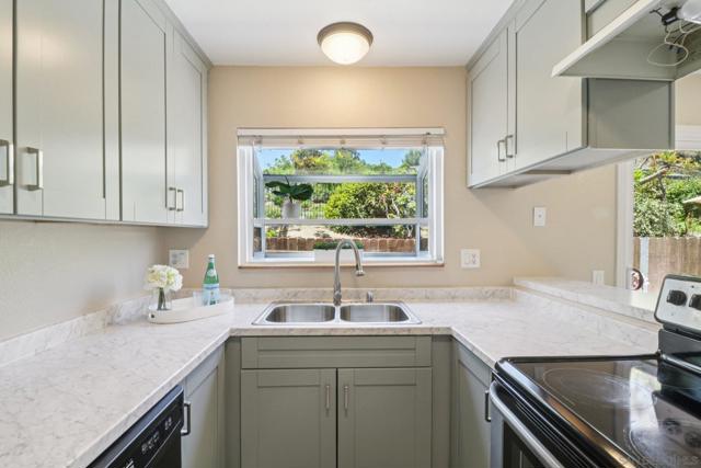 Image 10 of 35 For 5890 Reo Ter.  C