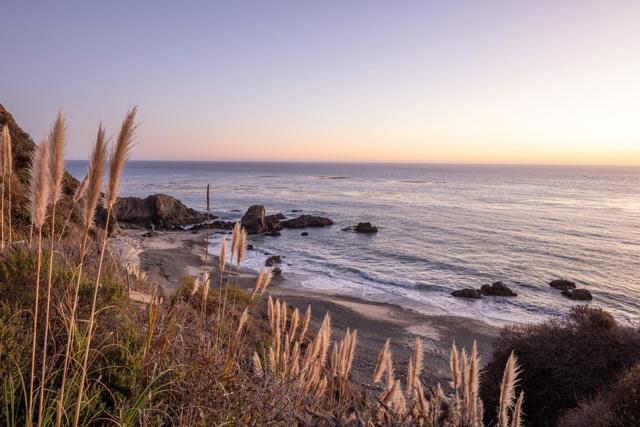 47320 Highway 1, Big Sur CA: https://media.crmls.org/mediaz/b8d98269-a92e-4ab9-988a-0d9a269954a2.jpg