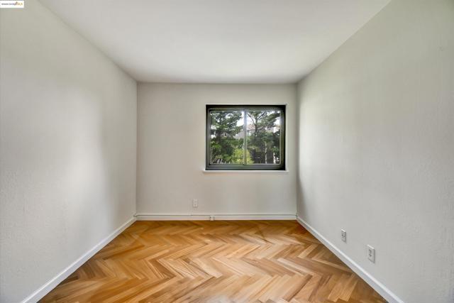 805 Red Leaf Court, San Francisco CA: https://media.crmls.org/mediaz/b8d98fac-db8f-4c80-bb5a-0c9749728b98.jpg