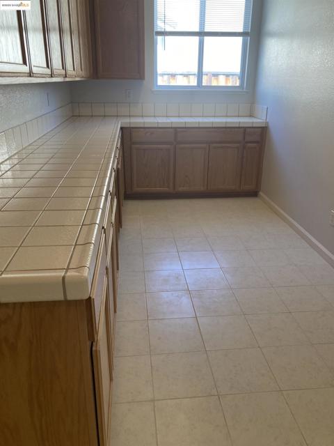 10448 almanor circle, Stockton CA: https://media.crmls.org/mediaz/b8da500c-05b2-4b39-bc25-448e280d3857.jpg