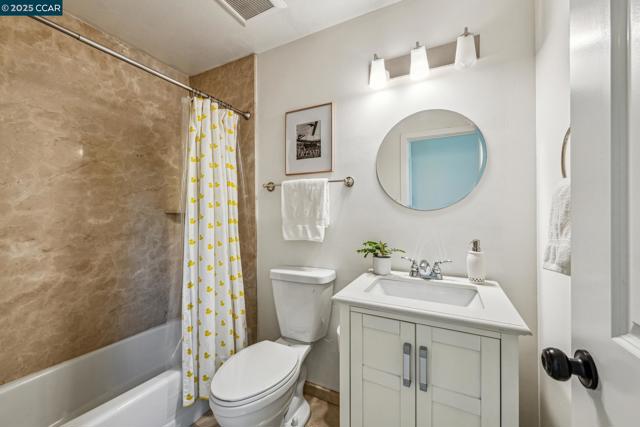 22 Ranger Ct, Alamo CA: https://media.crmls.org/mediaz/b8da7a9c-cc37-4917-919c-1f4f473c6334.jpg