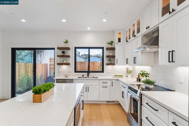 1126 Brighton Ave, Albany CA: https://media.crmls.org/mediaz/b8da7e77-5cdd-411f-9bfc-7751bb2880ff.jpg