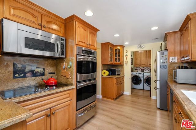 5550 W 63rd Street, Los Angeles CA: https://media.crmls.org/mediaz/b8daa16c-9fef-4da9-8566-2c71f7f9cde4.jpg