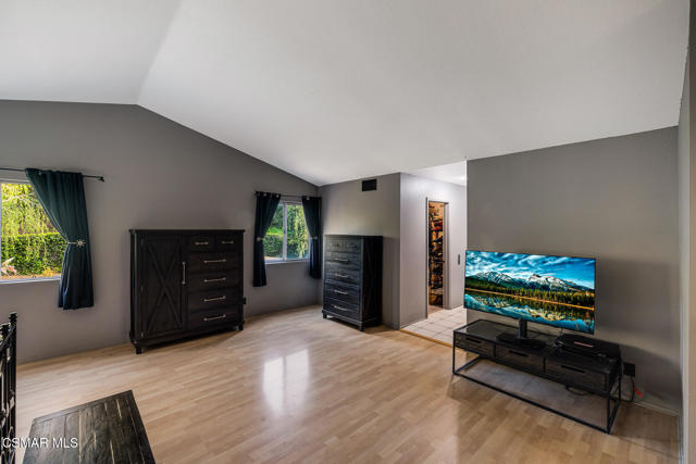 12208 Cherry Grove Street, Moorpark CA: https://media.crmls.org/mediaz/b8dab1f2-2219-41d0-ad58-ee2fd8e375cd.jpg