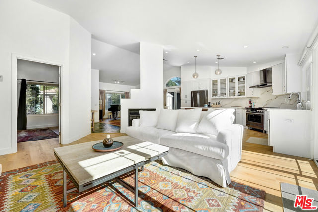 7844 Canby Avenue photo 8