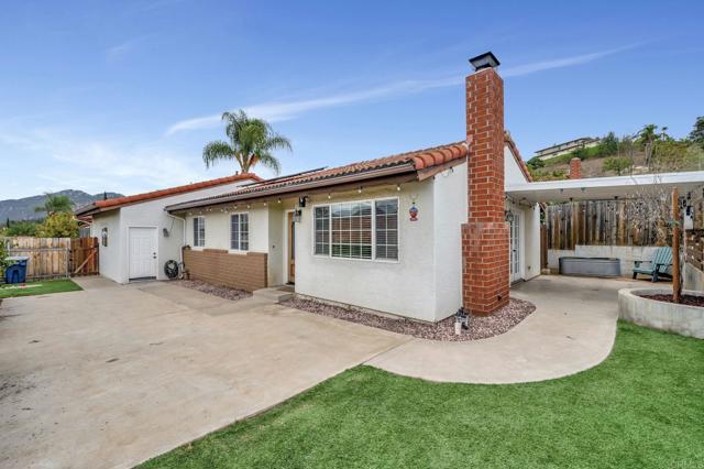 Detail Gallery Image 2 of 20 For 157 Belfast Gln, Escondido,  CA 92027 - 3 Beds | 2 Baths