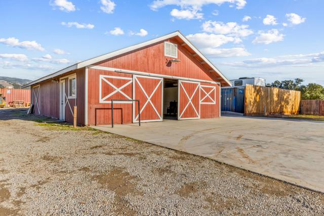 11840 Foothill Avenue, Gilroy CA: https://media.crmls.org/mediaz/b8db59c3-5cd2-4f42-b0b1-be1d743d1f63.jpg