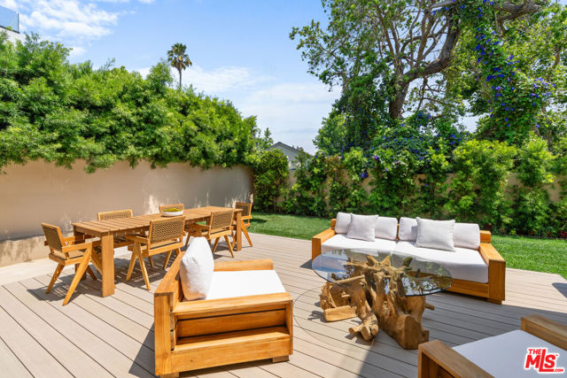 11622 Charnock Road, Los Angeles CA: https://media.crmls.org/mediaz/b8db9c23-6a8e-4da1-9409-7b80ace404f3.jpg