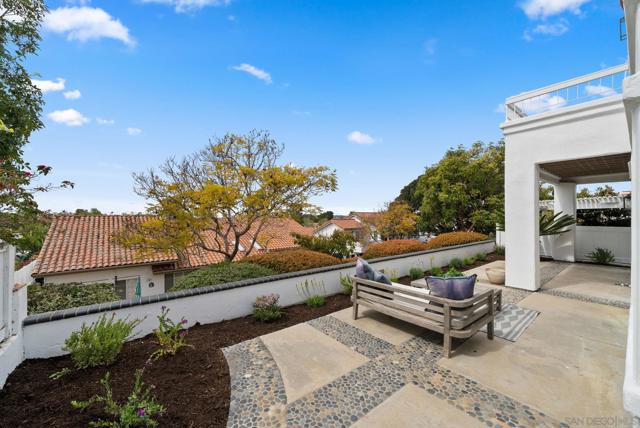 4979 Poseidon Way, Oceanside CA: https://media.crmls.org/mediaz/b8dccdec-e24e-4fe9-815f-31f5a5f7b1c6.jpg