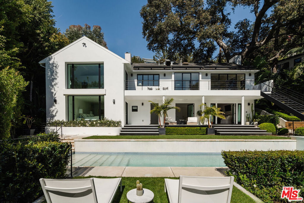 1558 Sunset Plaza Drive