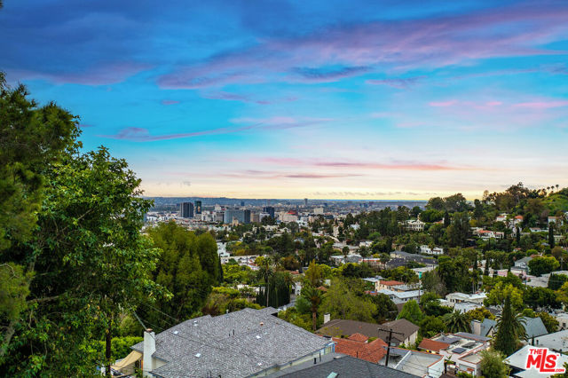 2620 Rutherford Drive, Los Angeles CA: https://media.crmls.org/mediaz/b8dd20f1-9995-46ef-aea2-fb7f7689ad76.jpg