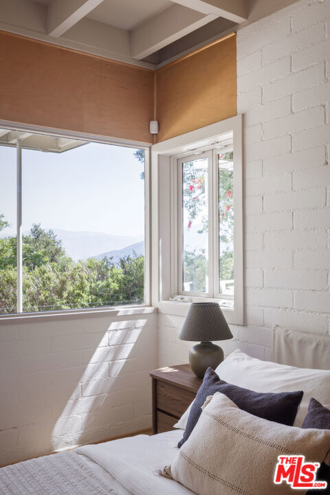 7349 Pacific View Drive, Los Angeles CA: https://media.crmls.org/mediaz/b8ddd947-ceb2-4a57-9137-9cb7db64201c.jpg