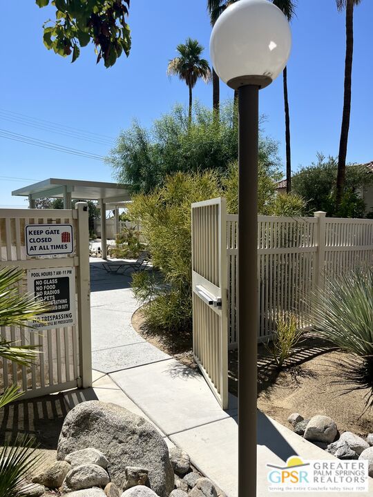 1816 N Mira Loma Way, Palm Springs CA: https://media.crmls.org/mediaz/b8df1da2-612a-4369-b38a-5e14b55ac342.jpg