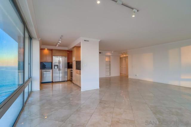 1720 Avenida Del Mundo, Coronado CA: https://media.crmls.org/mediaz/b8df253f-917d-4699-bd9b-79f18904a58b.jpg