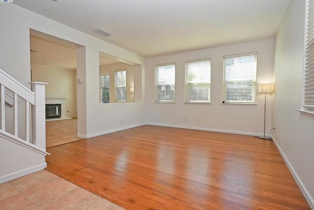4189 Tessa Pl, Pleasanton CA: https://media.crmls.org/mediaz/b8df3953-7d7b-40a3-91b6-4d37214a2106.jpg