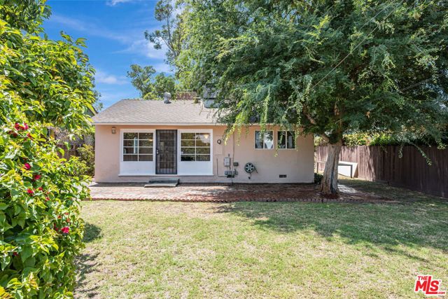 22125 Costanso Street, Woodland Hills CA: https://media.crmls.org/mediaz/b8df9ed7-5822-4a17-a885-660db56b731d.jpg