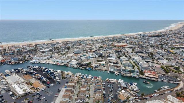700 Lido Park Dr, Newport Beach CA: https://media.crmls.org/mediaz/b8dfa32b-5385-48ef-ab69-ea405d29910d.jpg