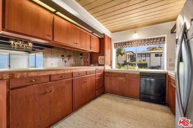 29857 Knoll View Drive, Rancho Palos Verdes, California 90275, 3 Bedrooms Bedrooms, ,2 BathroomsBathrooms,Residential,Sold,Knoll View,25580809 29857 Knoll View Drive, Rancho Palos Verdes, California 90275, 3 Bedrooms Bedrooms, ,2 BathroomsBathrooms,Residential,Sold,Knoll View,25580809