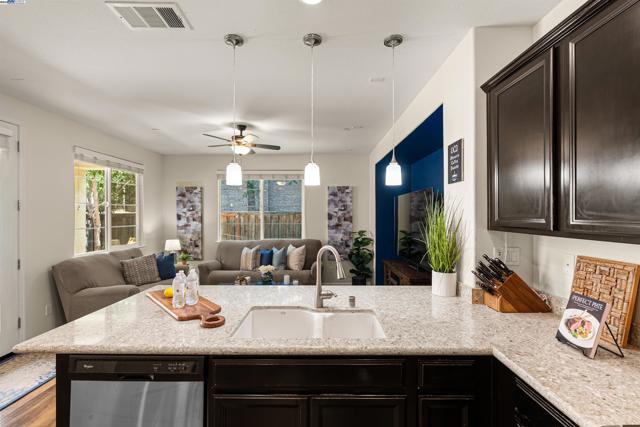 6505 Brando Loop, Fair Oaks CA: https://media.crmls.org/mediaz/b8e12b3b-5b86-4d2e-b580-cf314588e501.jpg