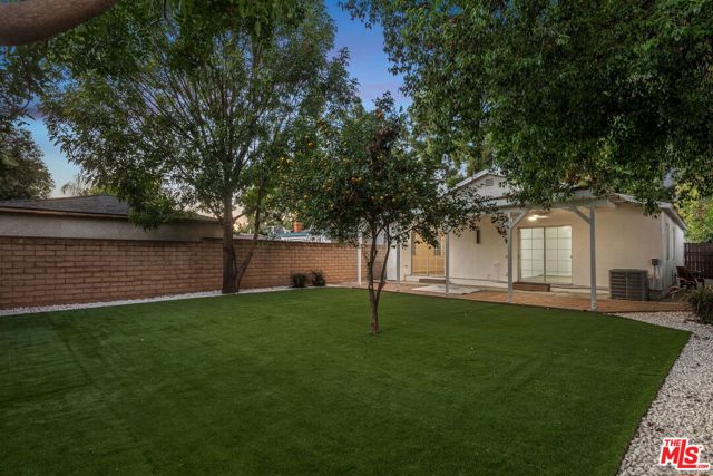 18536 Malden Street photo 5