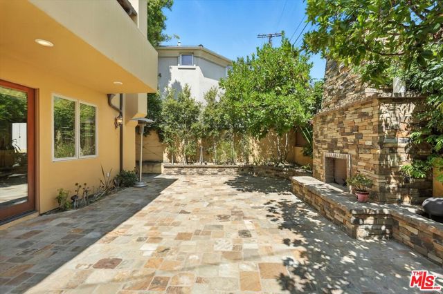 3200 Elm Avenue, Manhattan Beach CA: https://media.crmls.org/mediaz/b8e18669-3638-4fab-875c-6726901d2e05.jpg