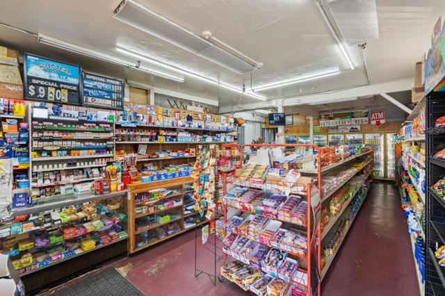 1049 55th Street, Emeryville CA: https://media.crmls.org/mediaz/b8e33ec8-3faf-415e-960b-dbd4be8b72b3.jpg