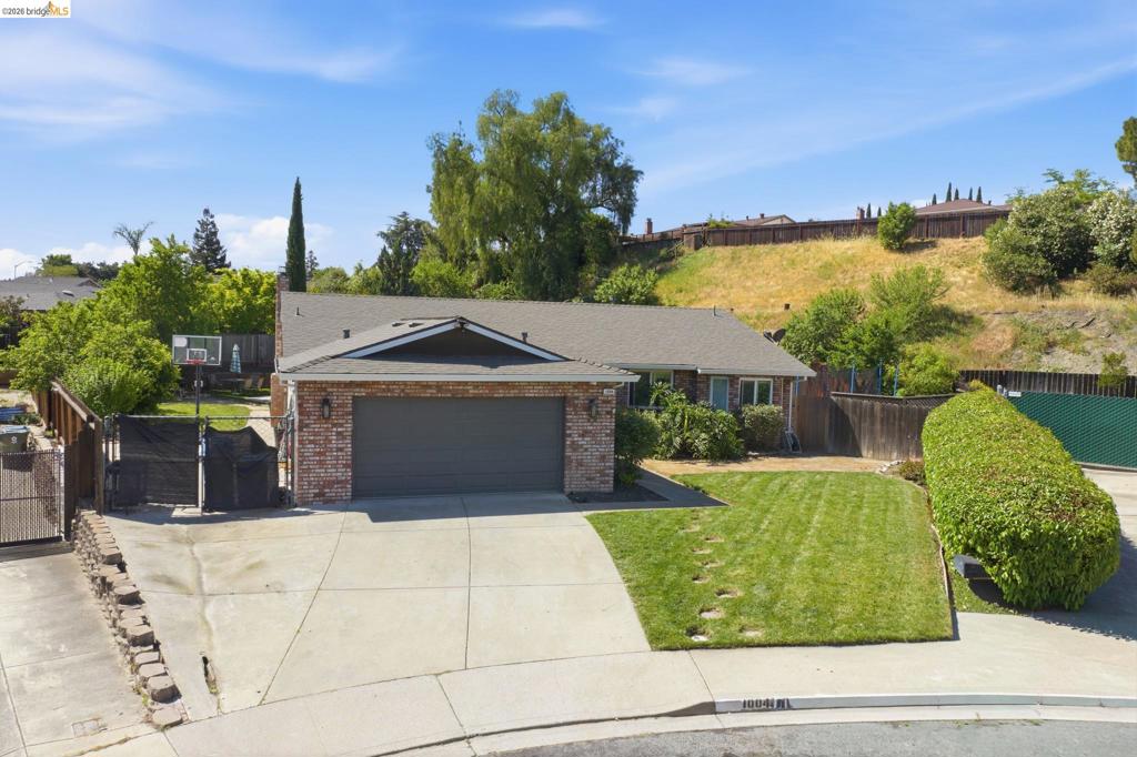 1004 Thomas Ct