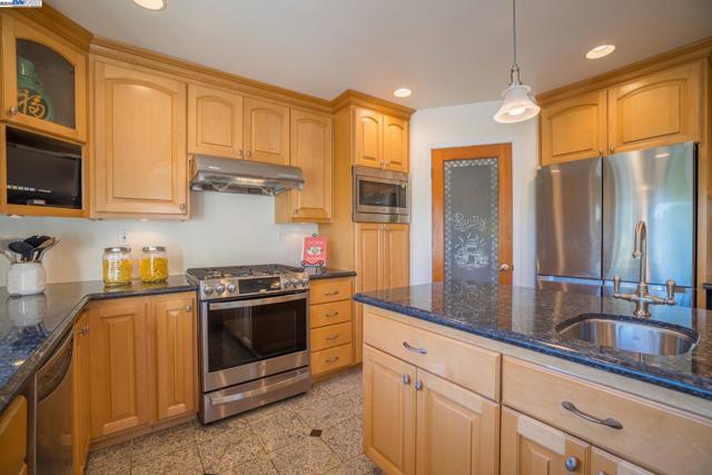 42001 Via San Gabriel, Fremont CA: https://media.crmls.org/mediaz/b8e5341c-8fc3-4b74-99ed-857192e98c50.jpg