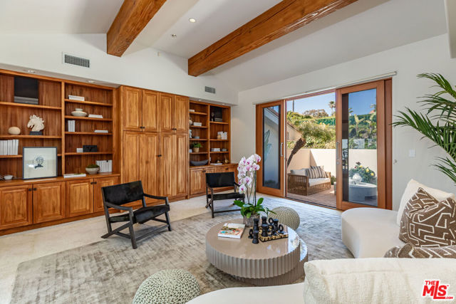 6417 Merritt Drive, Malibu CA: https://media.crmls.org/mediaz/b8e57159-4448-44a0-b342-63ed26db6250.jpg