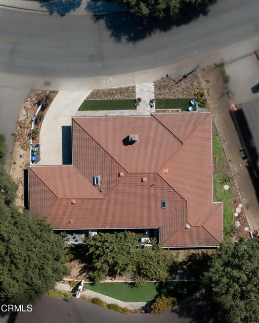 3351 Country Club Drive, Glendale CA: https://media.crmls.org/mediaz/b8e5b554-a0ad-4615-94b1-98345c2f25e2.jpg