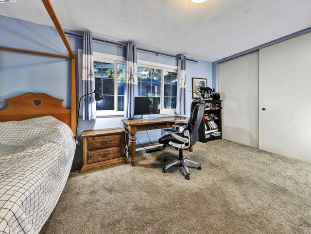 Image 18 of 60 For 2755 Sheffield Pl
