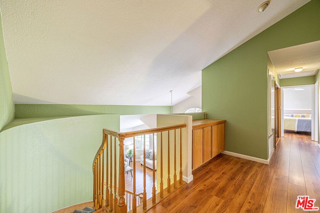 https://media.crmls.org/mediaz/b8e5bcdf-8601-4565-8ffa-baf581943bbe.jpg?preset=X-Large