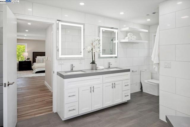 325 Bollinger Estates Ct, San Ramon CA: https://media.crmls.org/mediaz/b8e628a3-a4c9-4e9d-9fc3-28cddd413179.jpg