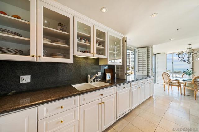 1780 Avenida Del Mundo, Coronado CA: https://media.crmls.org/mediaz/b8e65ea7-7f37-4cc9-8732-a98ca3448922.jpg