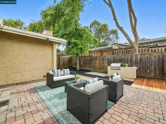 218 Jewel Ter, Danville CA: https://media.crmls.org/mediaz/b8e68240-7e22-4892-9e98-ad296da91509.jpg
