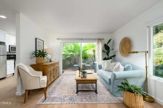 599 Rio Grande Circle, Thousand Oaks CA: https://media.crmls.org/mediaz/b8e6f7e1-5417-4d33-8b7e-42484949cda0.jpg