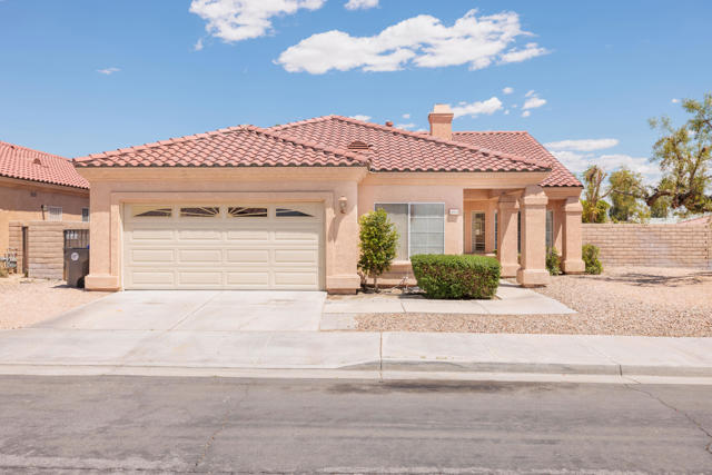 40670 Posada Court, Palm Desert CA: https://media.crmls.org/mediaz/b8e747b8-3280-47ed-aec6-7b2d1e9cc245.jpg